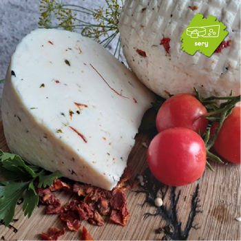 Ser kozi podpuszczkowy z przyprawami ok.220g.